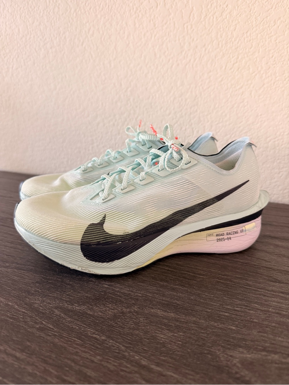 Nike Women's Vaporflys 4 - Size 8